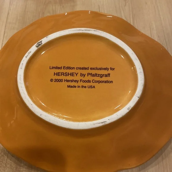 Hershey’s limited edition leaf plate - Pfaltzgraff - Picture 2 of 3